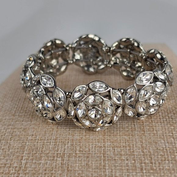 The Unbranded Brand Jewelry - Silver Tone Rhinestone Cluster Stretch Bracelet‎ Domed Statement